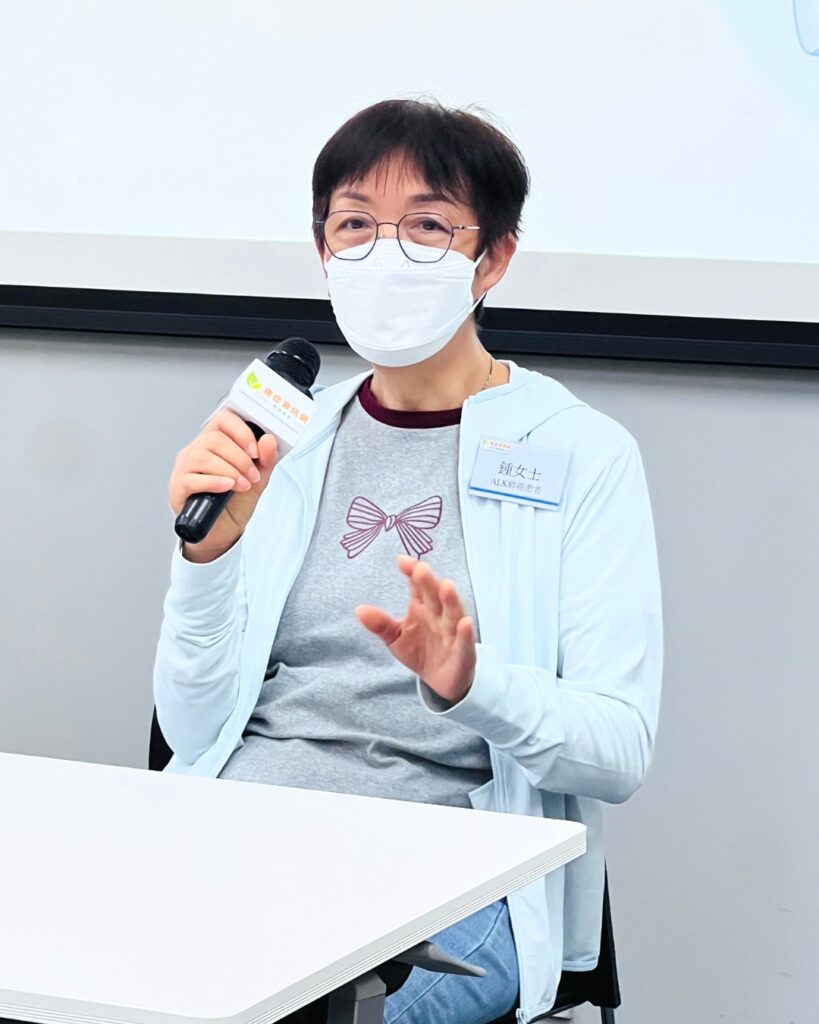ALK肺癌患者鍾女士 (60歲) 在記者會上分享了患病的心路歷程。